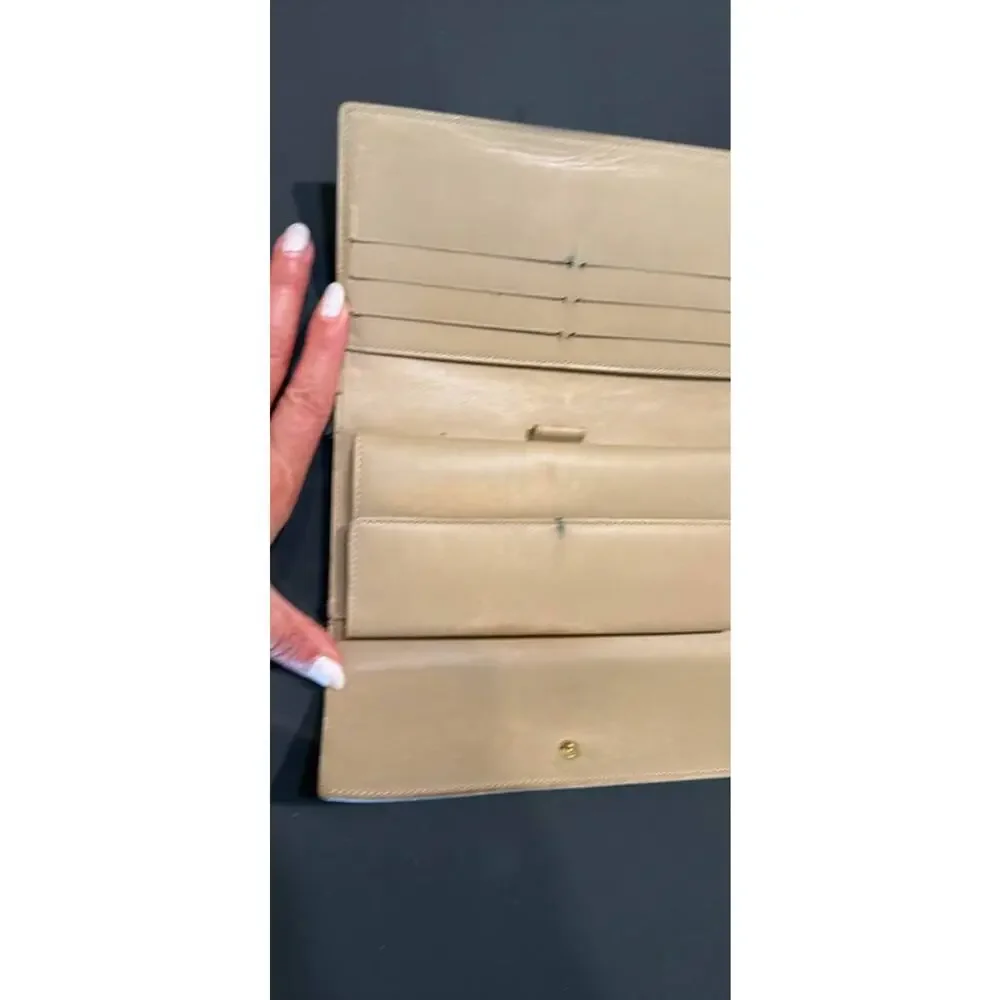 Louis Vuitton lv monogram